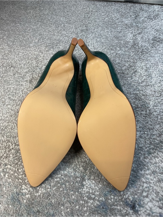 BCBGeneration Hallix Emerald Croc Pointed Toe Pump Heels - Size 7.5 (NIB)